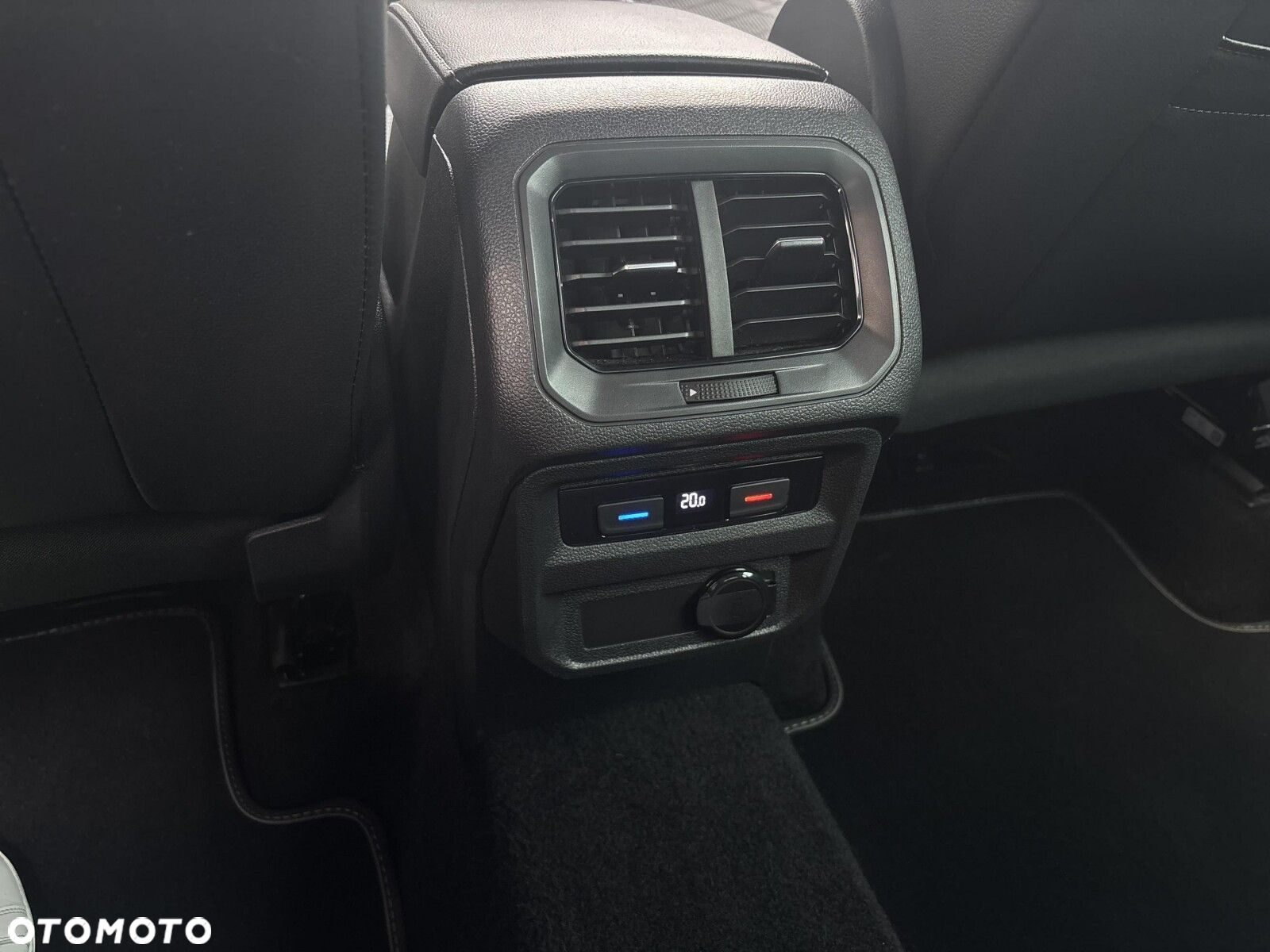 Volkswagen Tiguan - 28