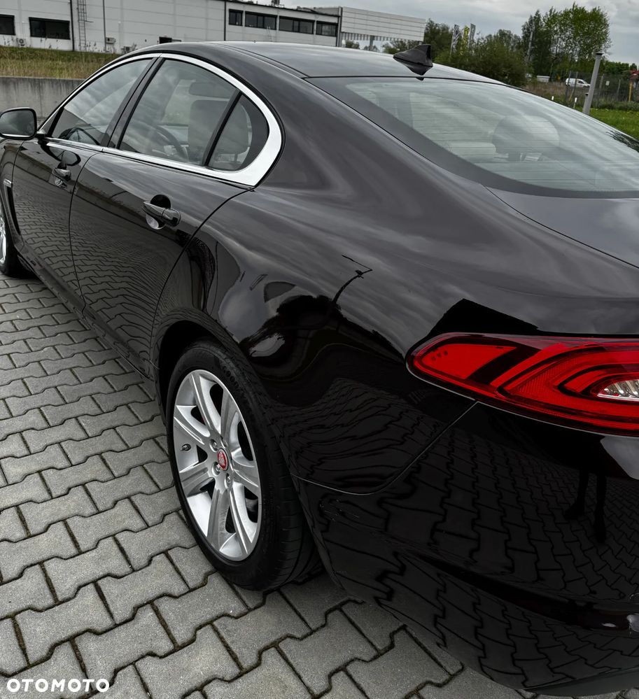 Jaguar XF 2.2 D Premium Luxury - 13