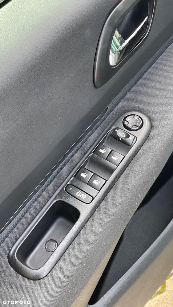 Peugeot 3008 2.0 HDi HYbrid4 - 22