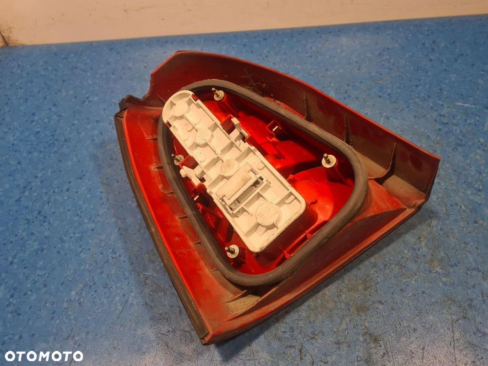 AUDI A4 B5 LIFT KOMBI  LAMPA TYŁ PRAWA ZEWNĘTRZNA - 8