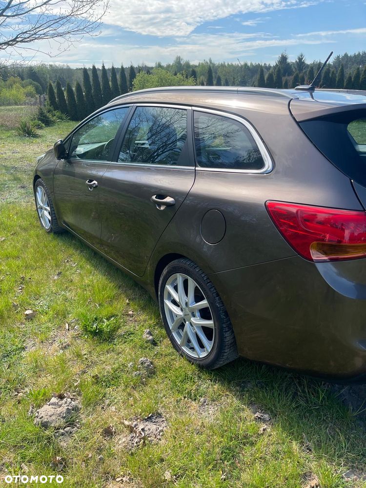 Kia Ceed - 10