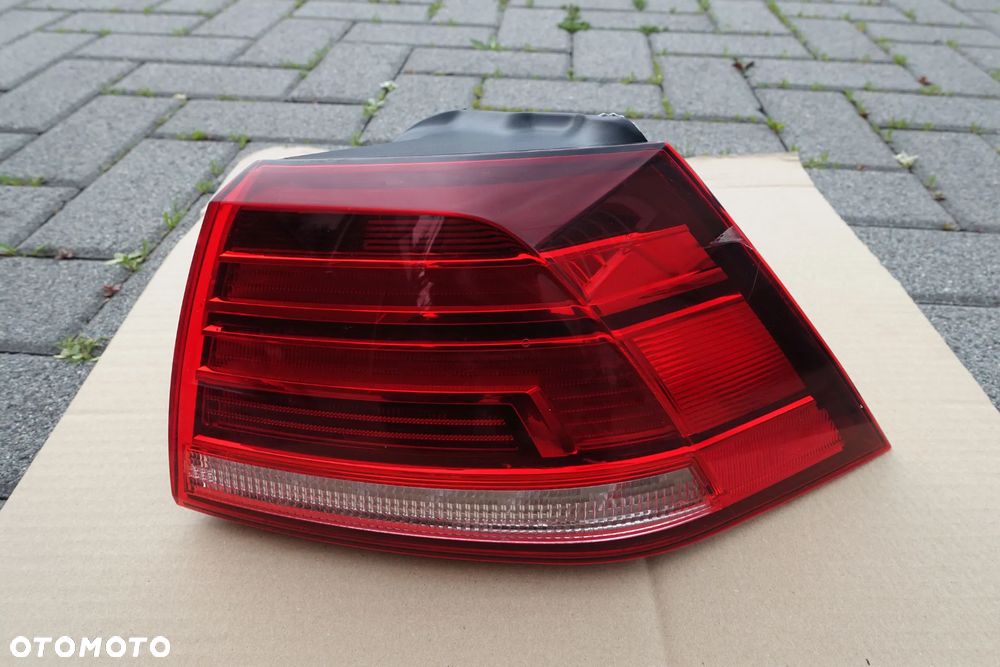LAMPA PRAWY TYŁ GOLF VII LIFT 17r- HB - 2