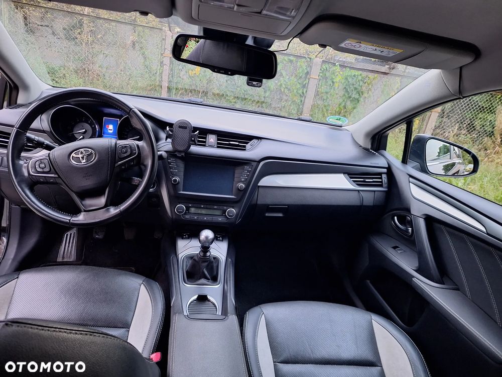 Toyota Avensis - 12