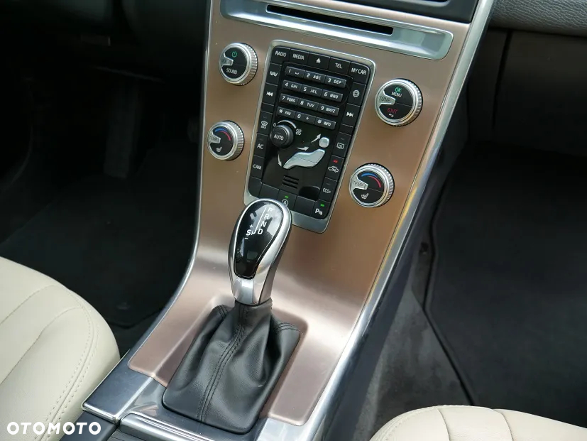 Volvo XC 60 D3 Geartronic Momentum - 9