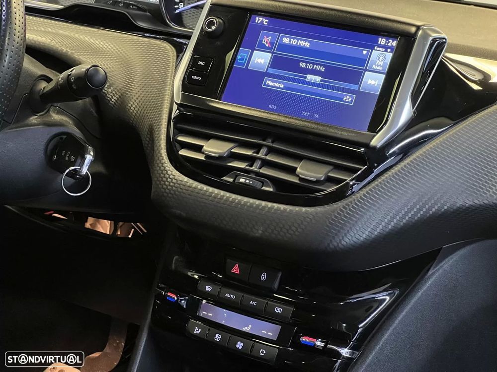 Peugeot 2008 1.2 PureTech GT - 10