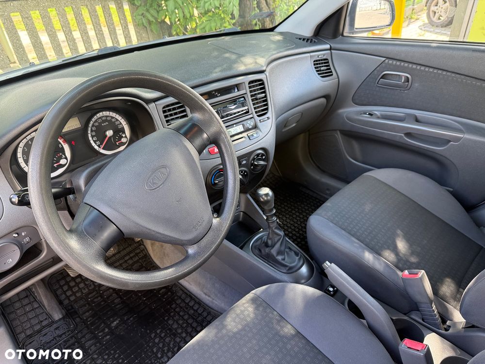 Kia Rio 1.4 City - 8