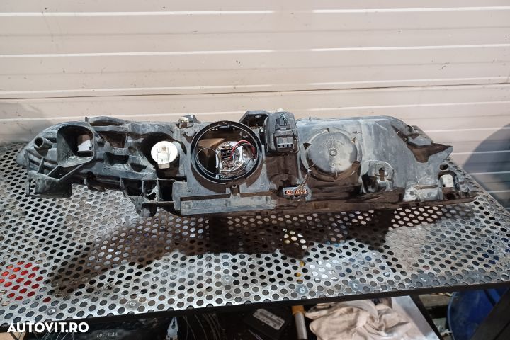 Far stanga Renault Laguna 2 [2001 - 2005] Liftback 1.8 MT (123 hp) - 3