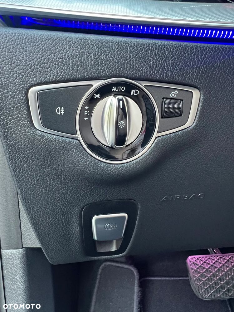 Mercedes-Benz Klasa E 220 d 4Matic 9G-TRONIC - 32