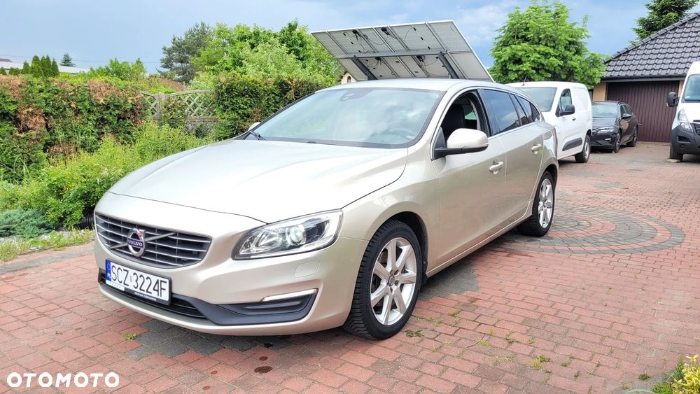 Volvo V60 D4 Drive-E Momentum - 1