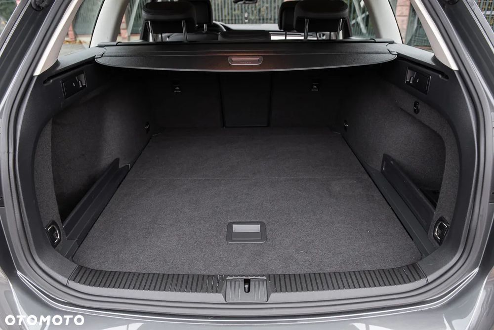 Volkswagen Passat 2.0 TDI SCR 4Motion DSG Highline - 28