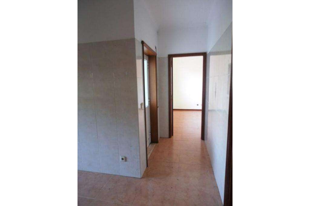 Moradia T4 -Viana - Grande imagem: 3/9