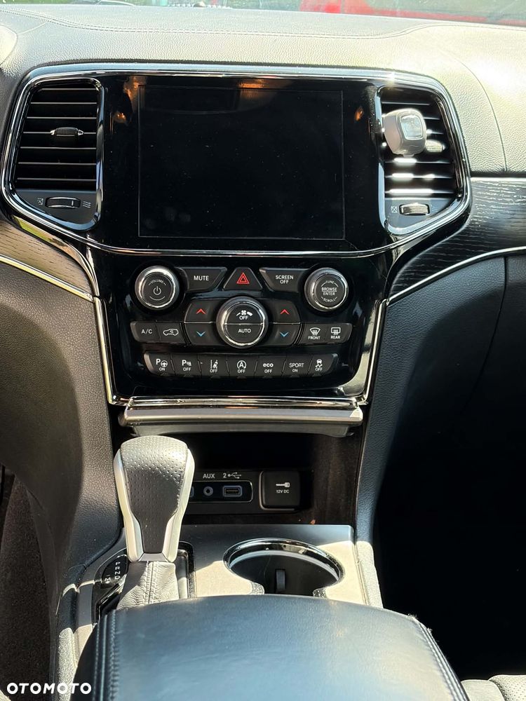 Jeep Grand Cherokee - 16