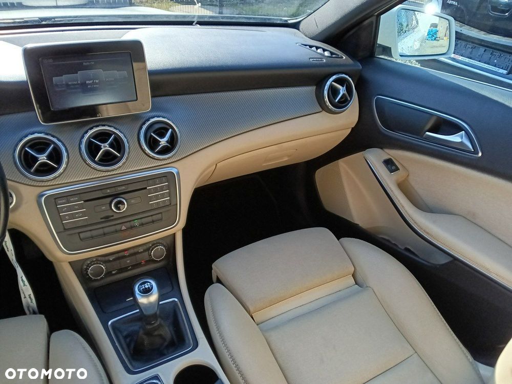 Mercedes-Benz GLA - 15