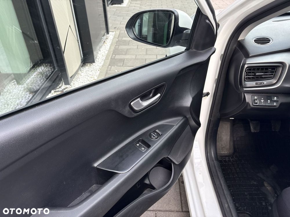 Kia Rio 1.2 M - 10