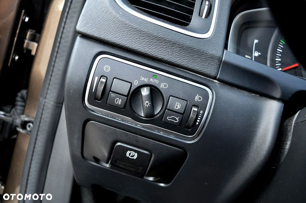 Volvo V60 Cross Country D3 Drive-E Momentum - 15