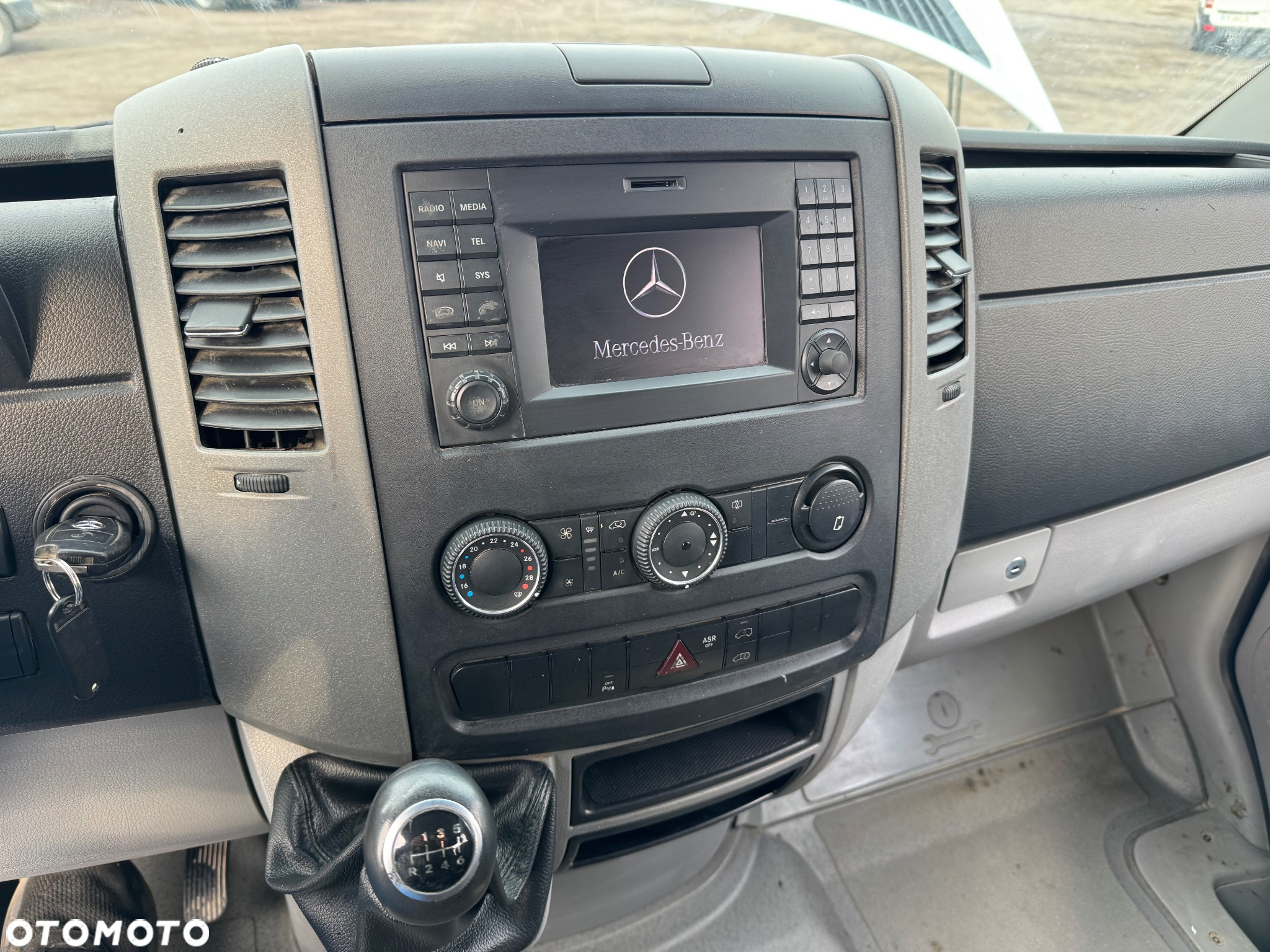 Mercedes-Benz Sprinter 2017r. Brygadówka Klima NAVI 2 x Parktronic Przetwornica 230V Belka Sygnalizacyjna Kamera LIFT - 30