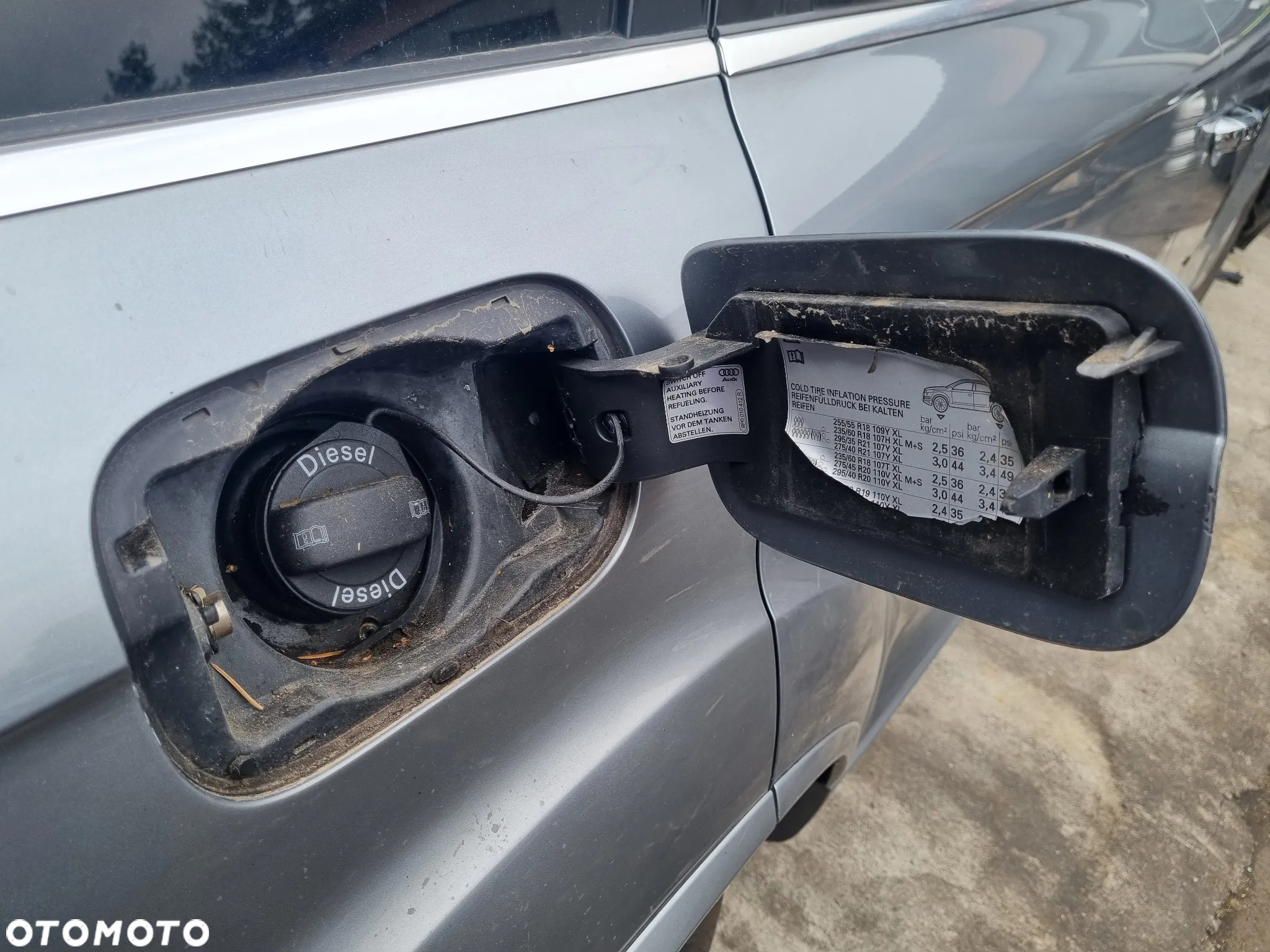 AUDI Q7 4L 05-10 r. KLAPKA WLEWU PALIWA + - 2