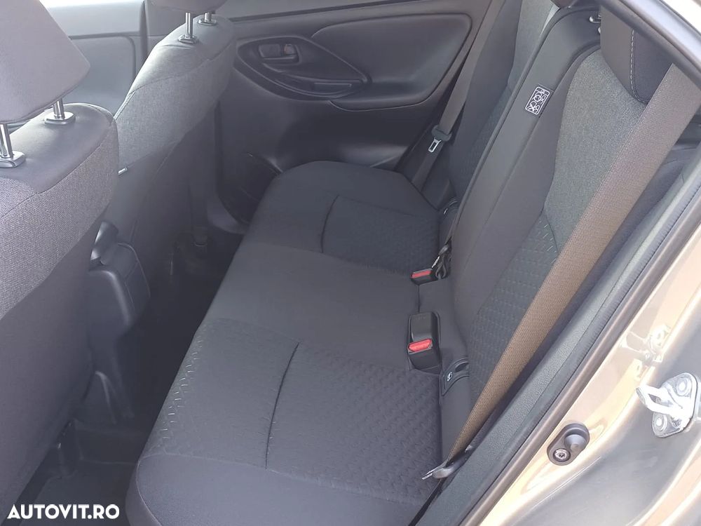 Toyota Yaris Cross 1.5 VVT-i HSD 4x2 Dynamic - 8