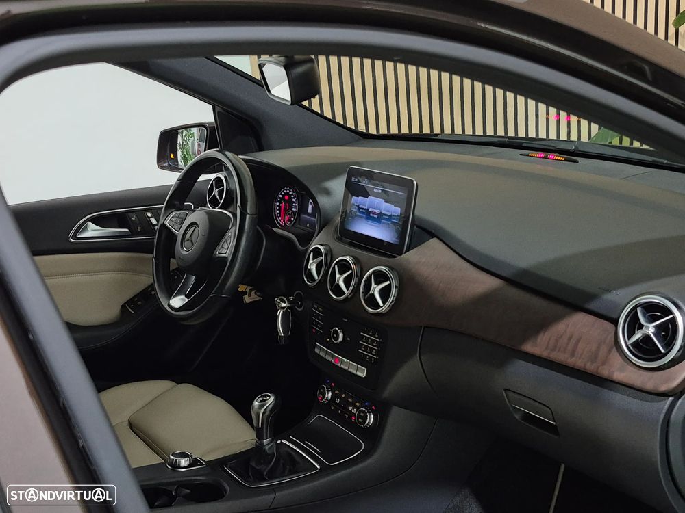 Mercedes-Benz B 180 d Style - 13