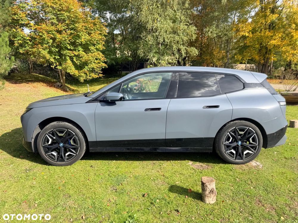 BMW iX