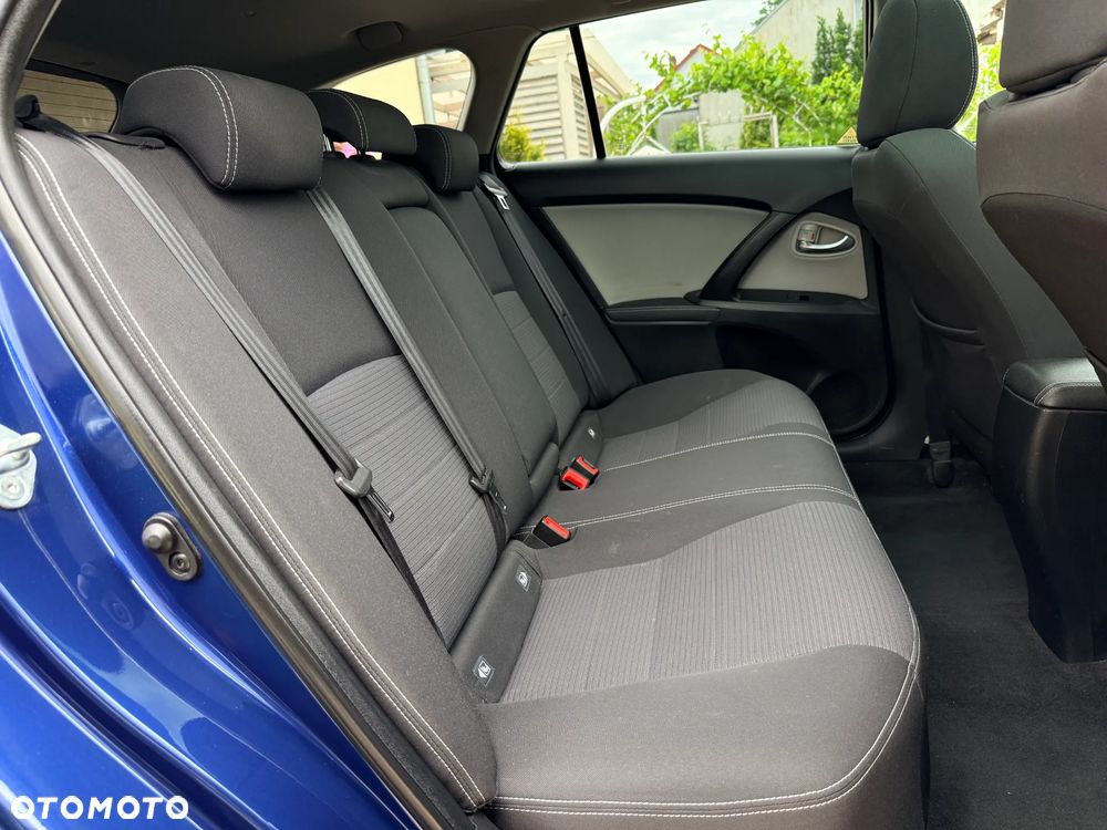 Toyota Avensis 1.8 Premium - 21
