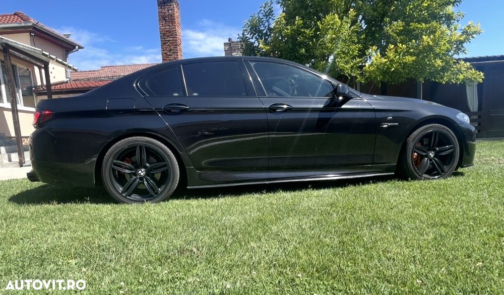 BMW Seria 5 525d xDrive - 10