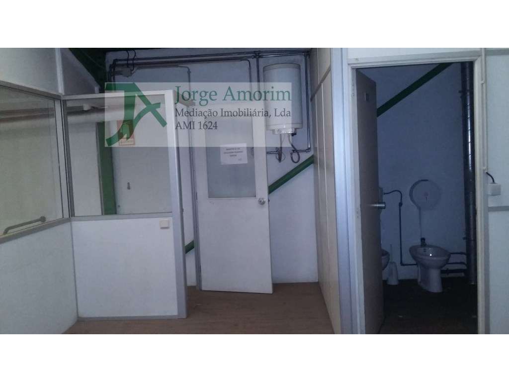 Armazém 550 m2. A 1 minuto da A29 - Z. I. de S. Caetano - Grande imagem: 4/5