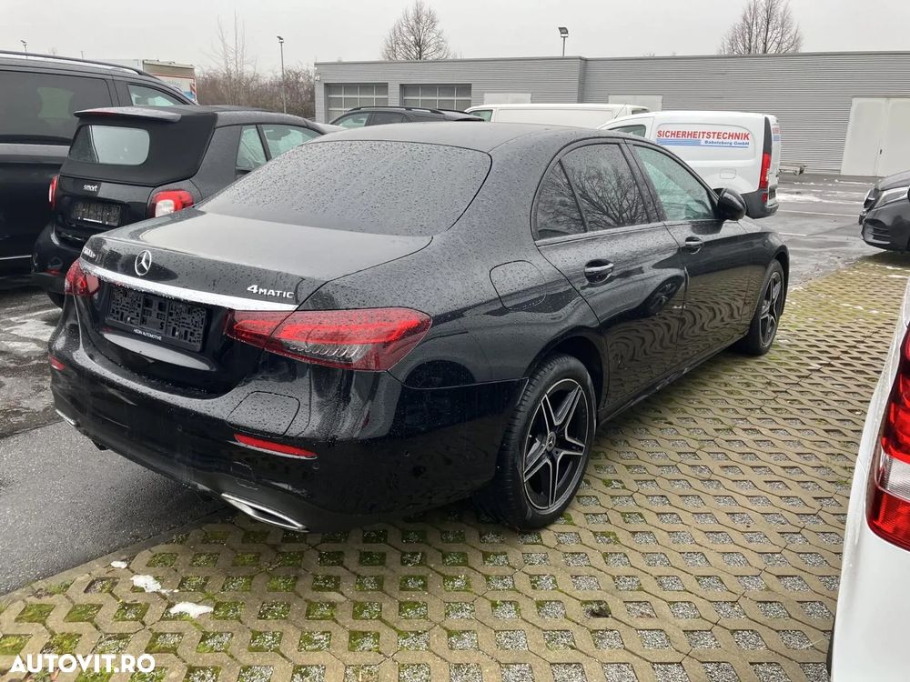 Mercedes-Benz E 300 de 4Matic 9G-TRONIC AMG Line - 4