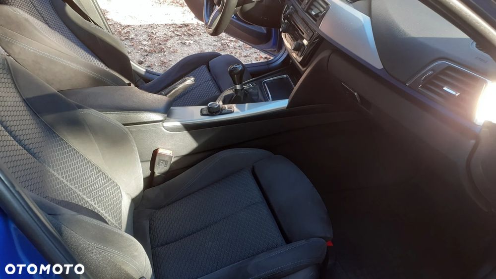 BMW Seria 3 320i xDrive M Sport - 22