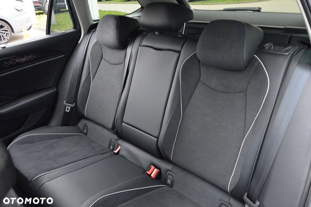 Volkswagen Passat Variant 2.0 TSI Business Plus DSG - 27