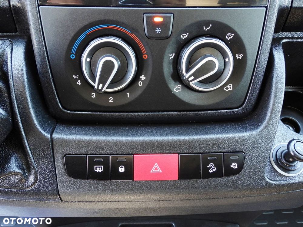 Peugeot BOXER  WYWROTKA PODWÓJNA KABINA DOKA 7 MIEJSC TEMPOMAT KLIMATYZACJA  140KM - 35