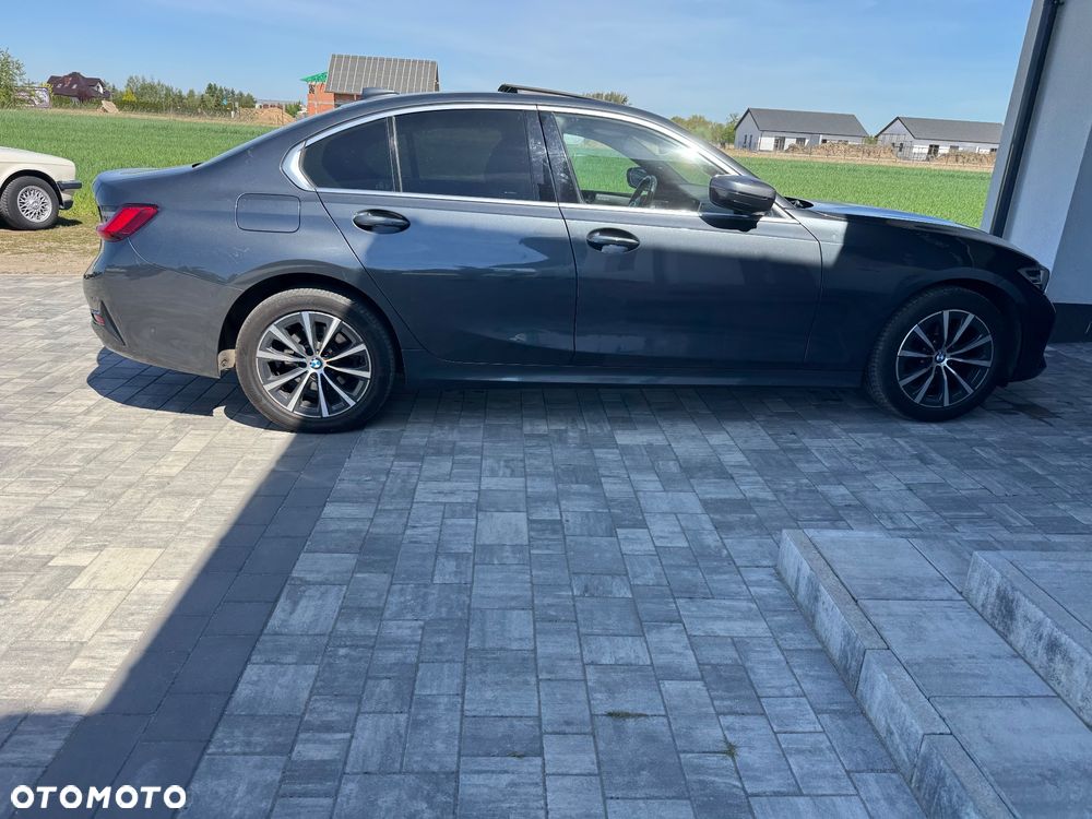 BMW Seria 3 318d mHEV - 28