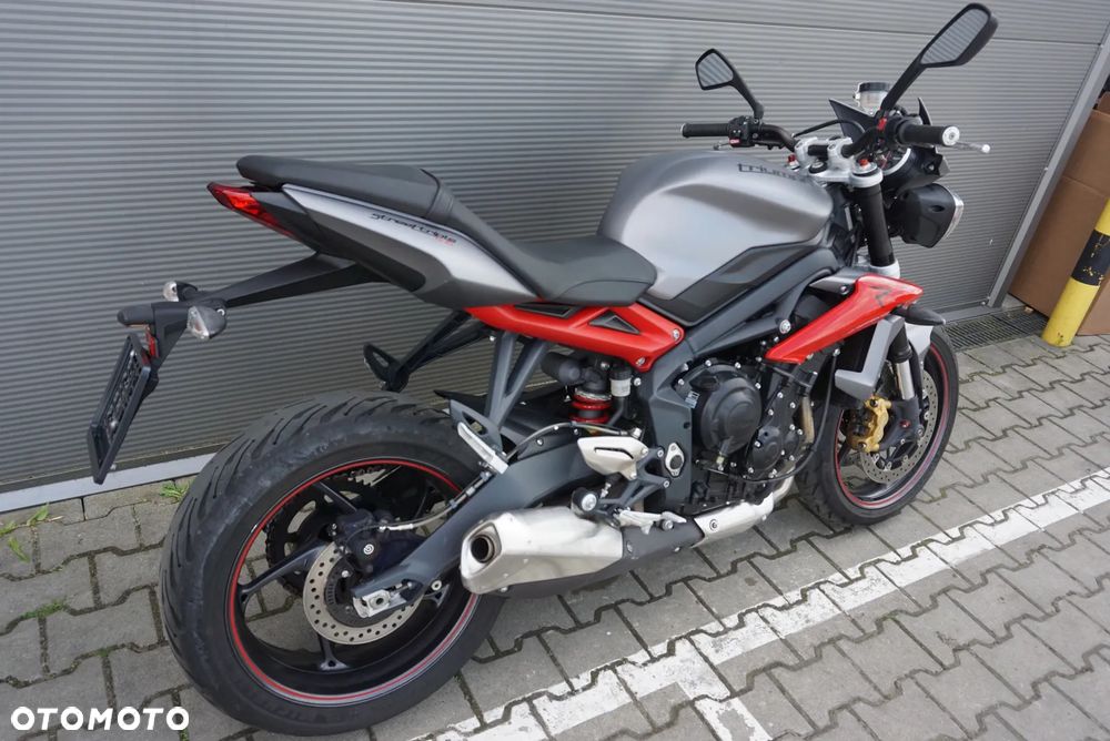 Triumph Street Triple - 4