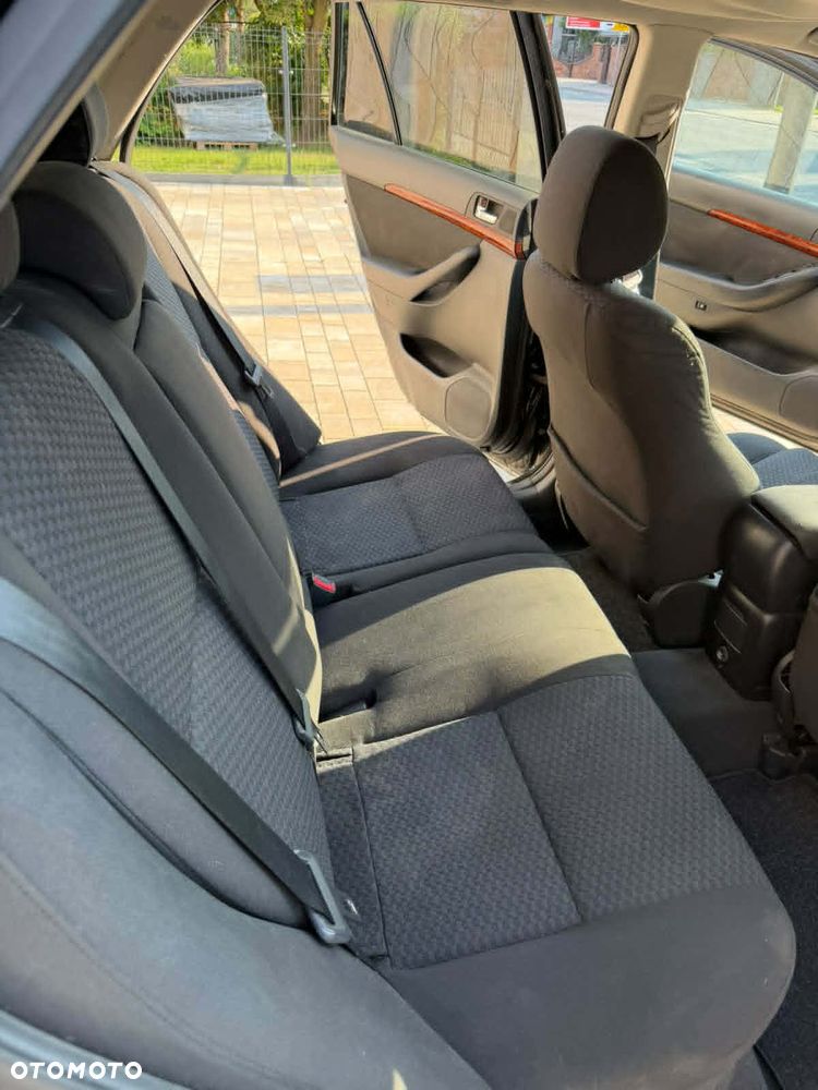 Toyota Avensis - 3