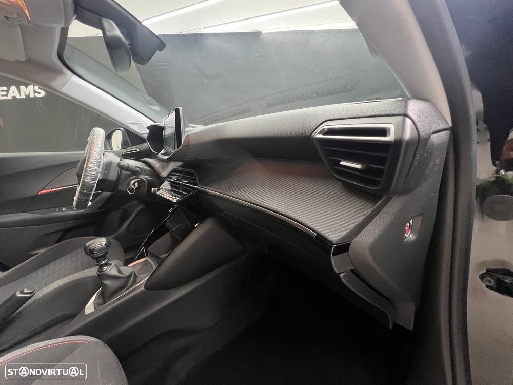 Peugeot 2008 1.2 PureTech Allure Pack EAT8 - 24