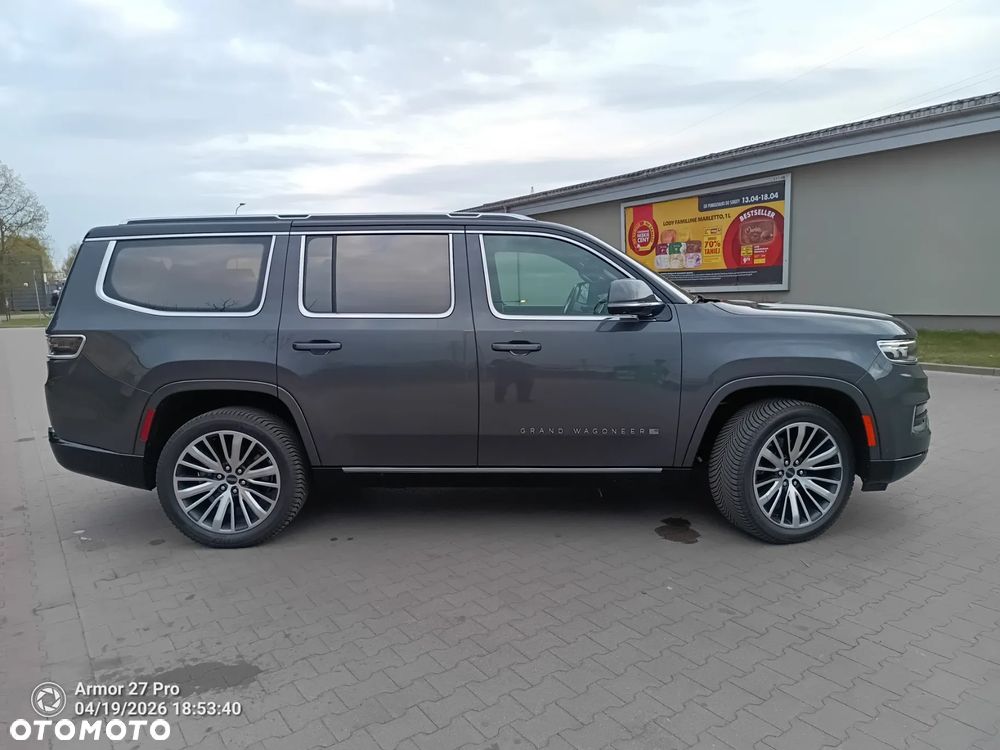 Jeep Grand Wagoneer - 5