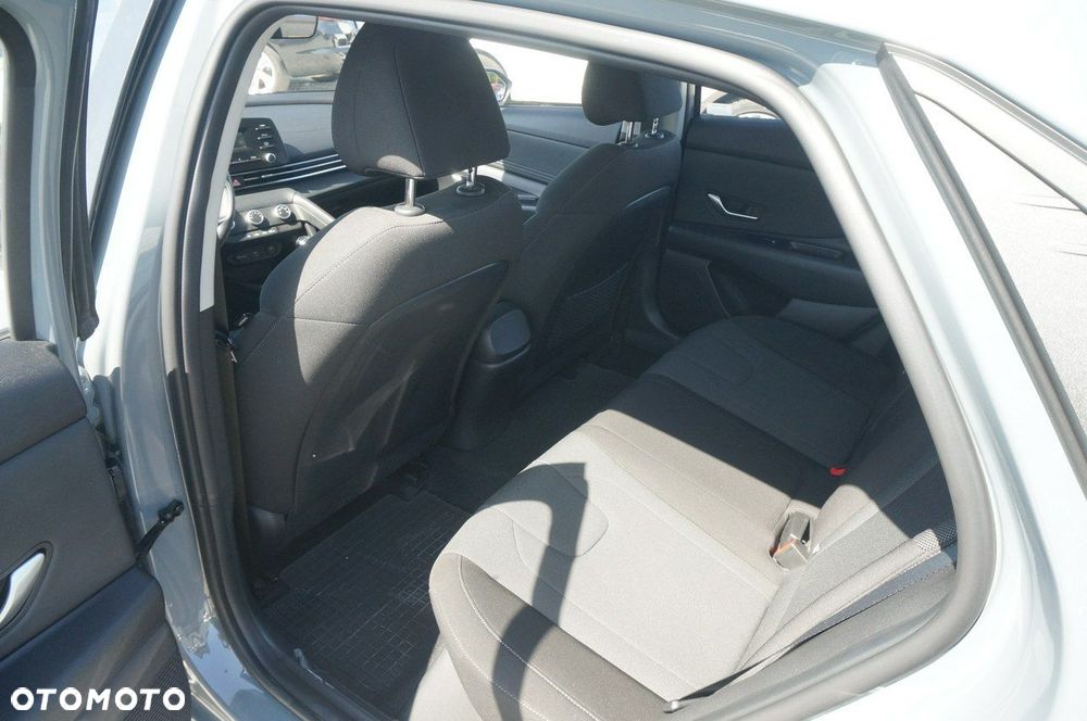 Hyundai Elantra 1.6 Modern - 22