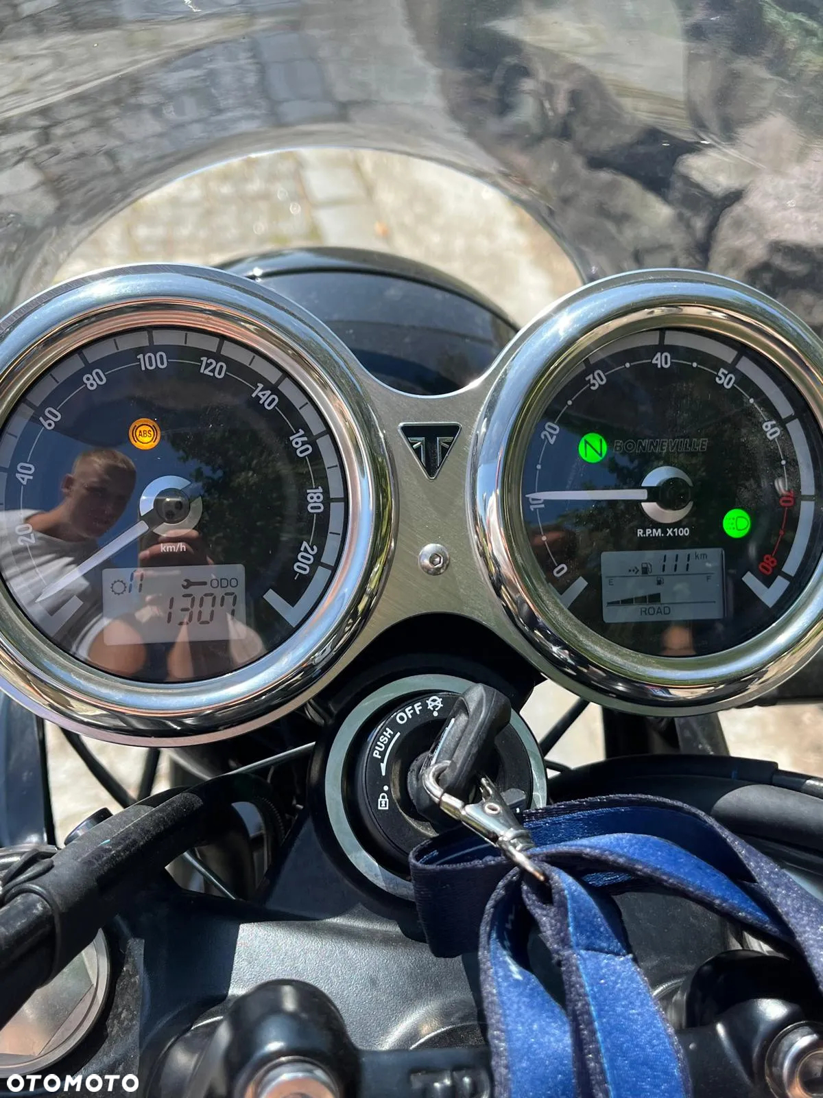 Triumph Bonneville - 3