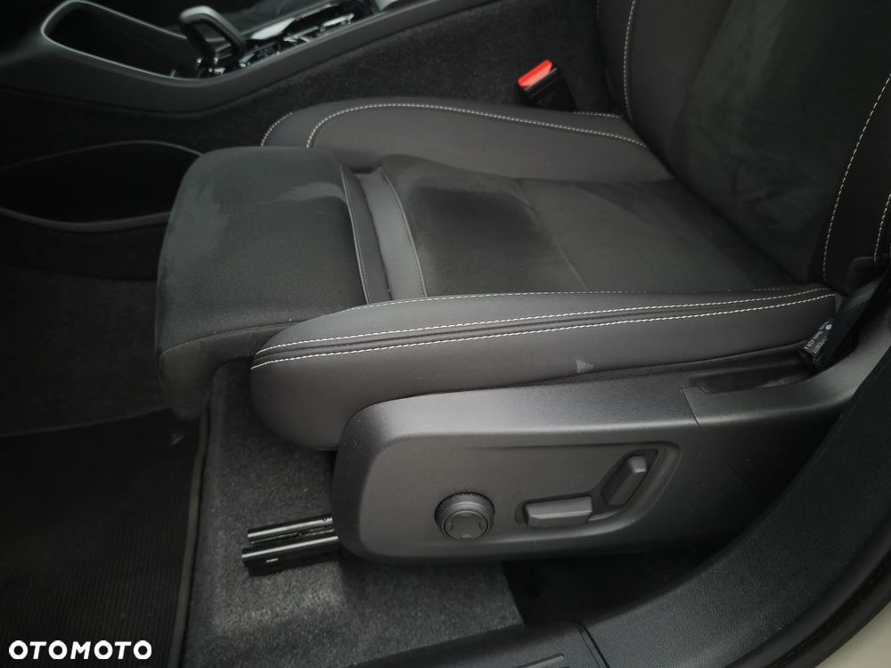 Volvo XC 40 B3 Plus Dark - 14