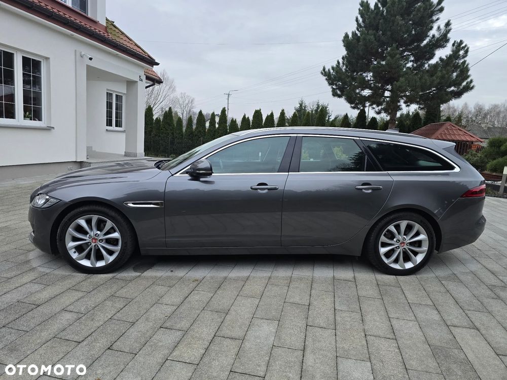 Jaguar XF 20d AWD Portfolio - 5