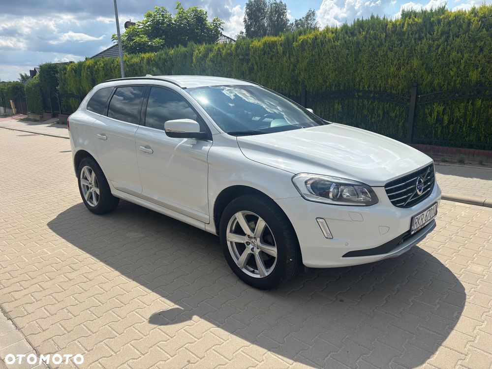Volvo XC 60 T5 Drive-E R-Design Momentum - 2