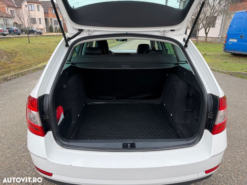 Skoda Octavia 1.6 TDI DSG Style - 21