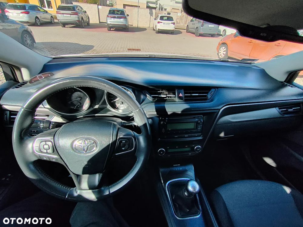 Toyota Avensis 1.8 Active - 6