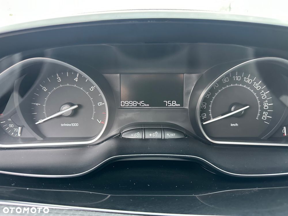 Peugeot 208 1.2 PureTech Style - 11