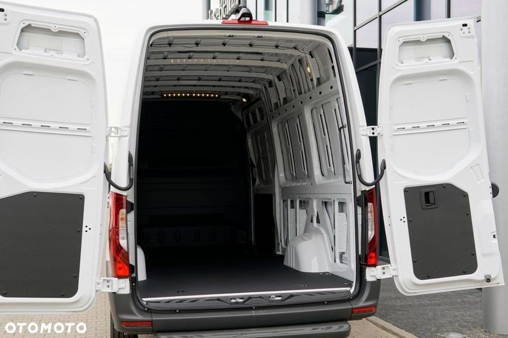 Mercedes-Benz eSprinter - 12