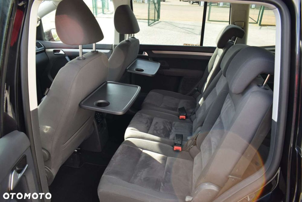 Volkswagen Touran - 20