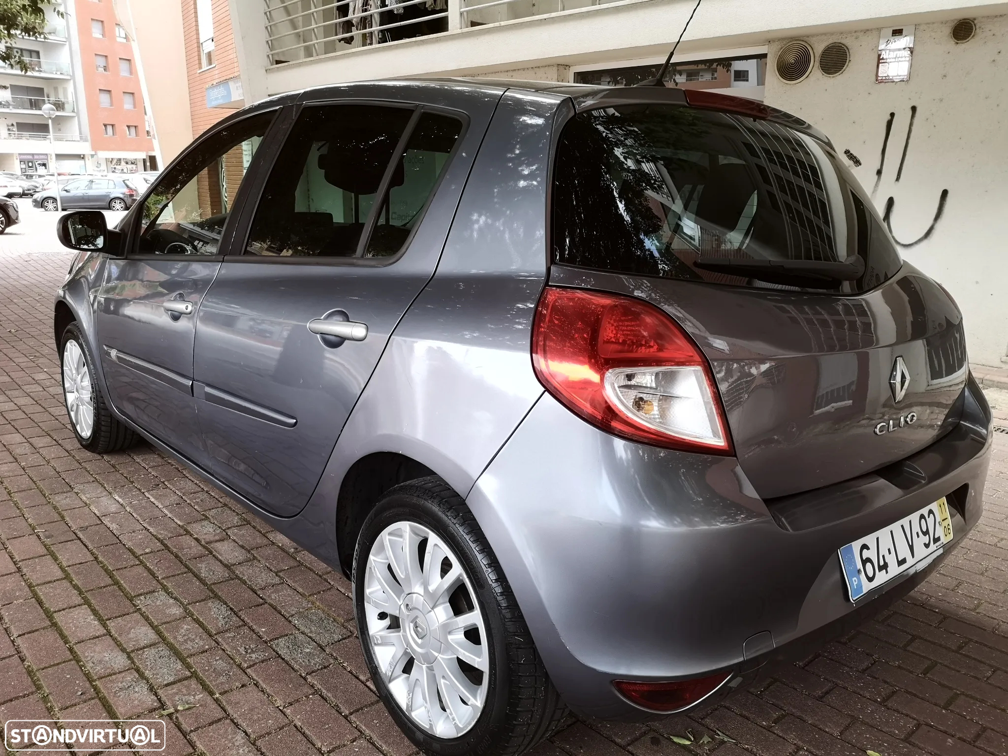 Renault Clio 1.2 16V Dynamique S - 2