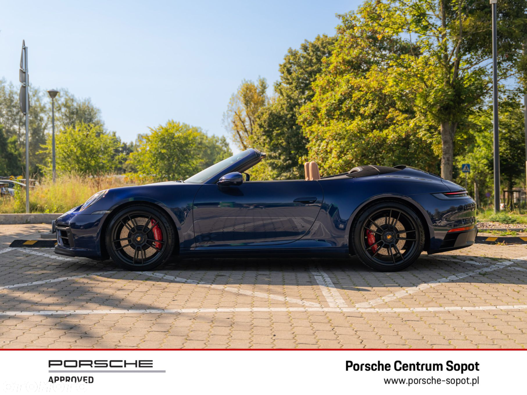 Porsche 911 Carrera GTS Cabrio - 2