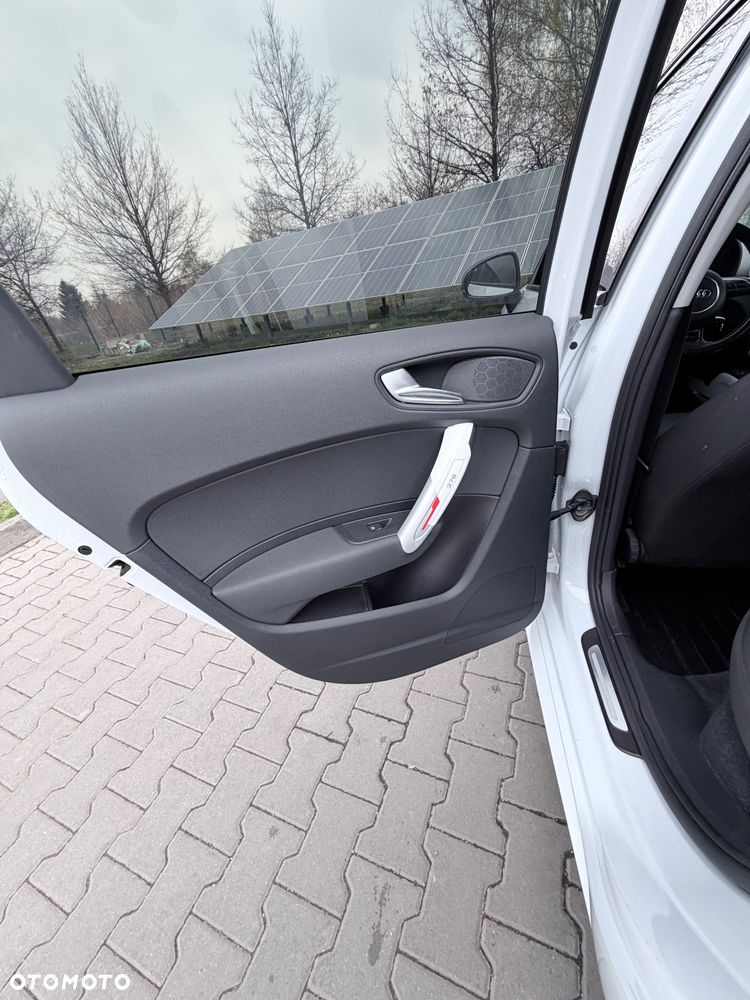 Audi A1 Sportback 1.2 TFSI S line edition m S line Sportpaket - 14