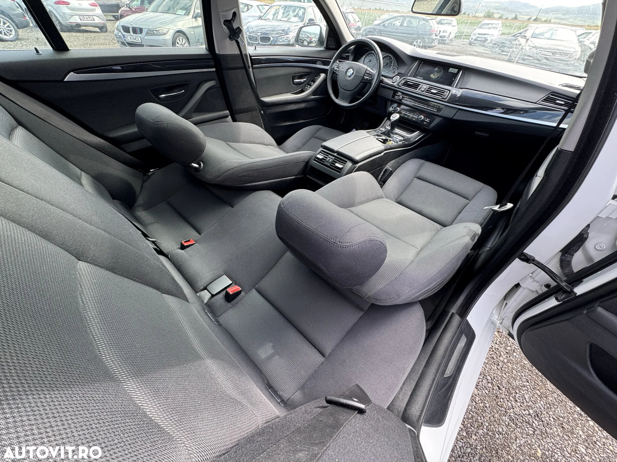 BMW Seria 5 520d - 34